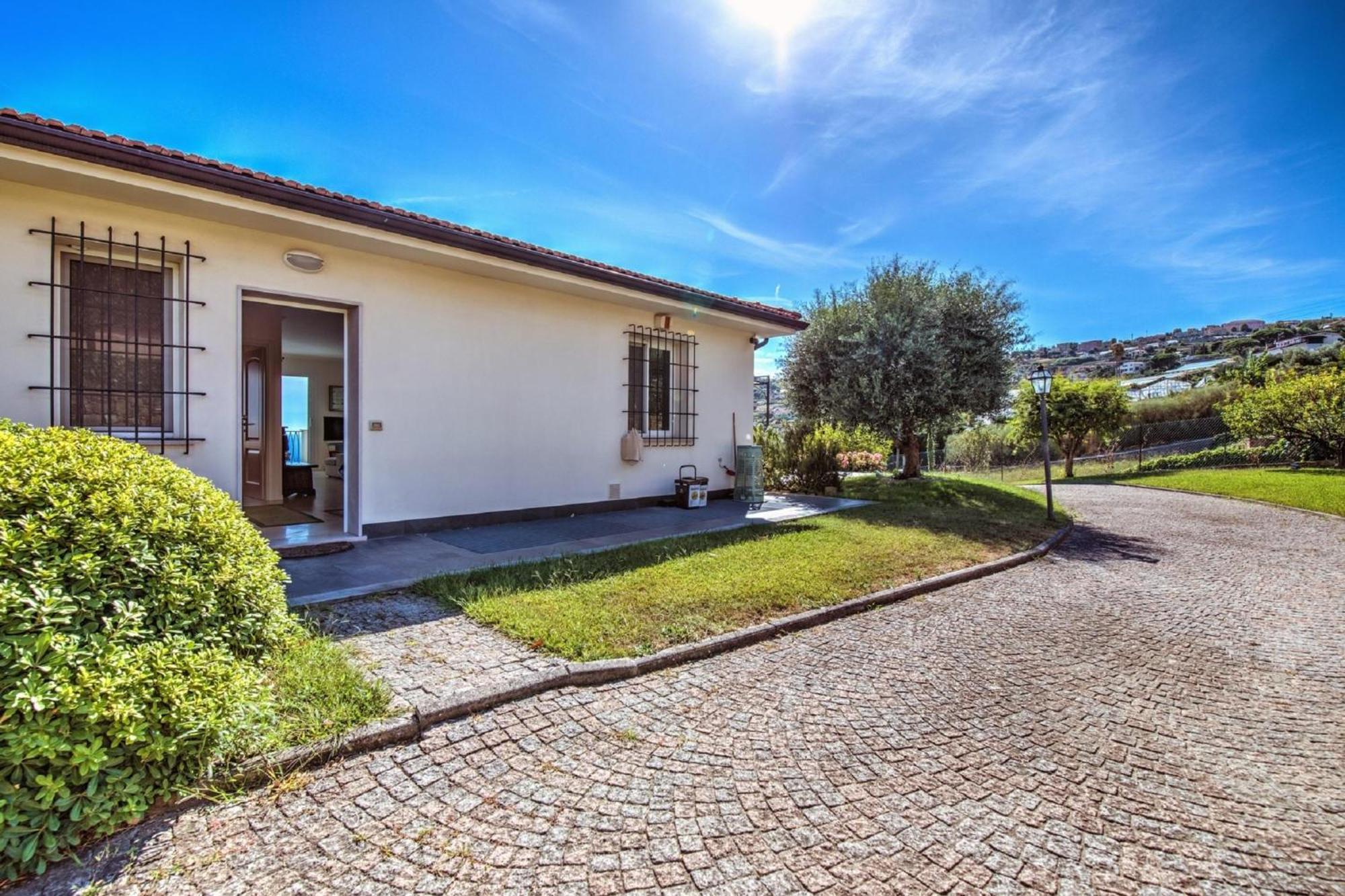 Villa Lucia Riviera Dei Fiori Pool - Happy Rentals Sanremo Ngoại thất bức ảnh